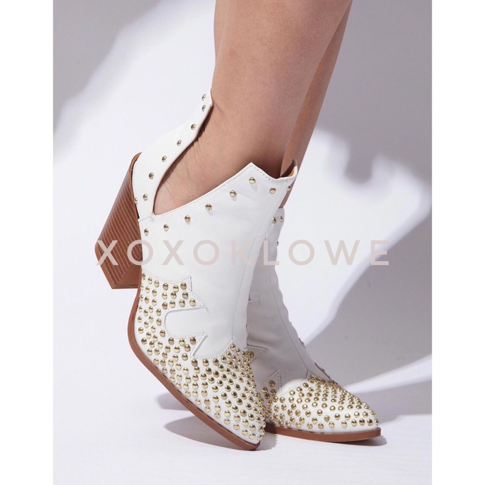 White Western 🤠 Ankle Boots Gold Studded Vegan Leather Women’s Size 8